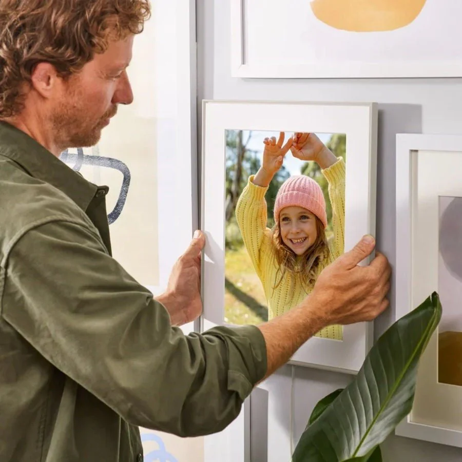 Aura Walden 15" Digital Photo Frame – Clay with Paper Mat | AF115-MWHT - Image 8