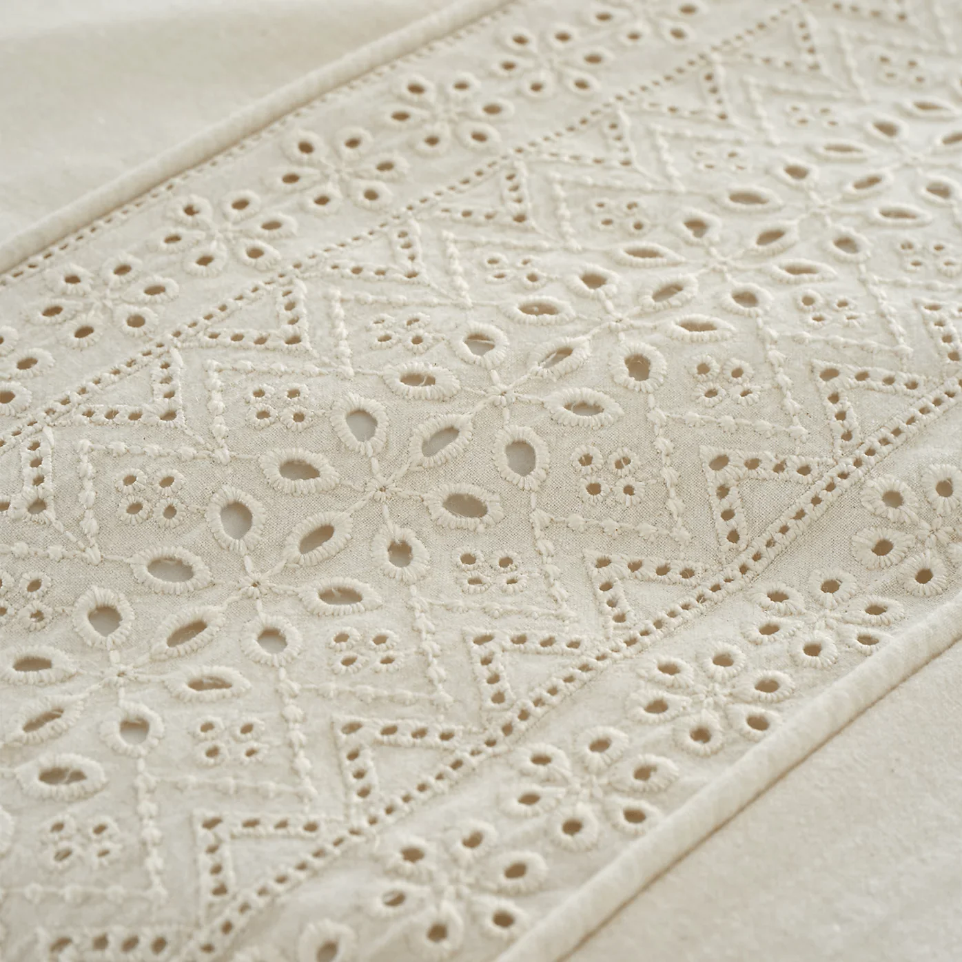 Catherine Lansfield Broderie Anglaise Cream Duvet Cover Set - Double - Image 3