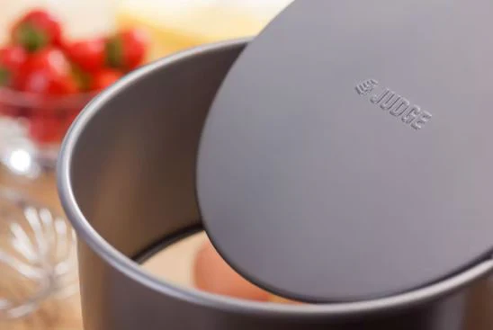 Judge Bakeware, 8"/20cm Round Cake Tin, Loose Base, Non-Stick - Image 2