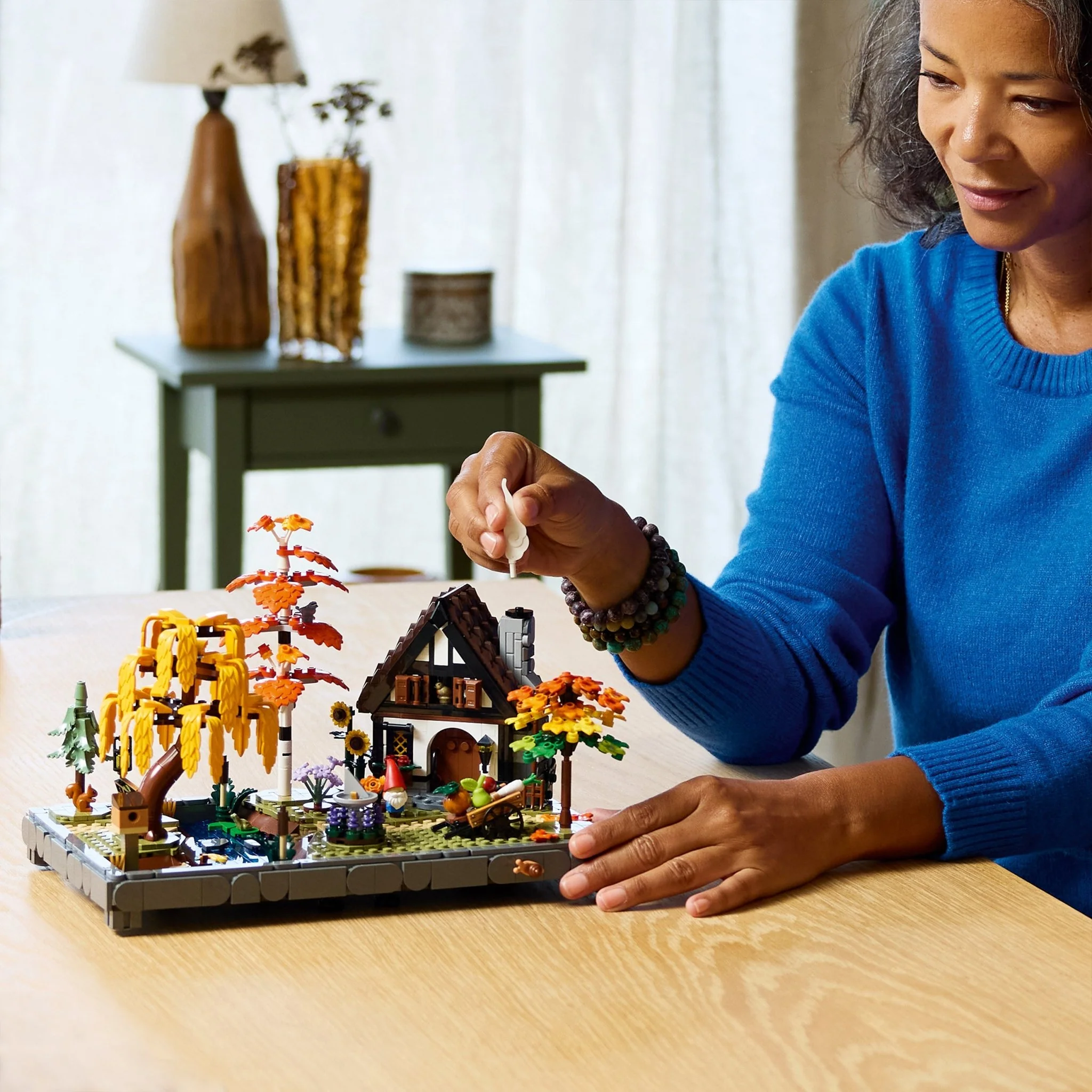 Lego 11372 Autumn Cottage Garden - Image 3