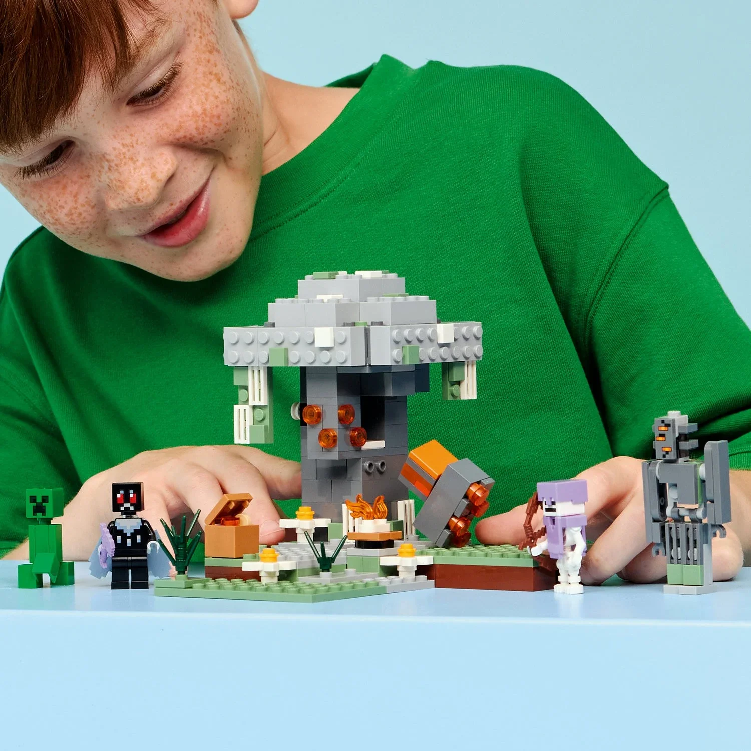 Lego 21586 Minecraft The Pale Garden - Image 2
