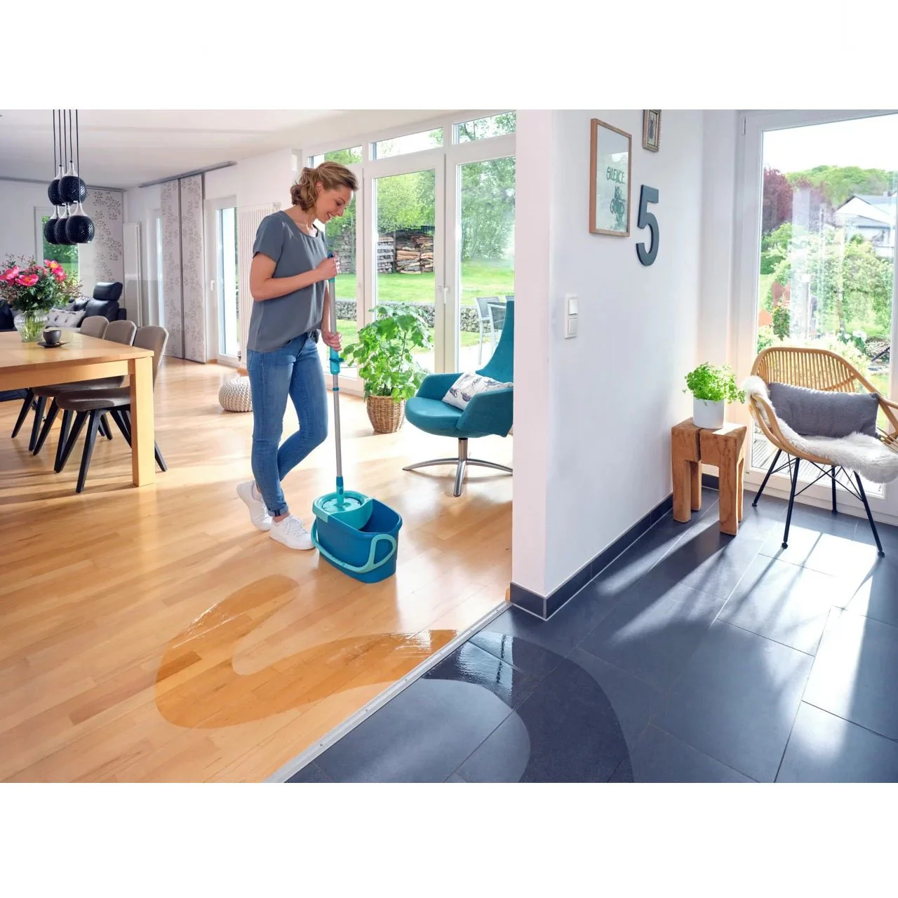 Leifheit Clean Twist Disc Ergo Mop and Bucket Set S252101 - Image 6