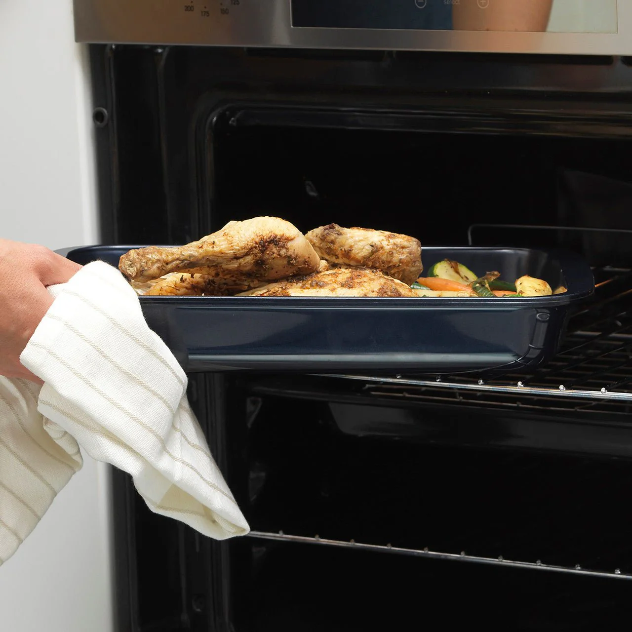 Russell Hobbs Thermo Glass Roaster 34cm - Image 4